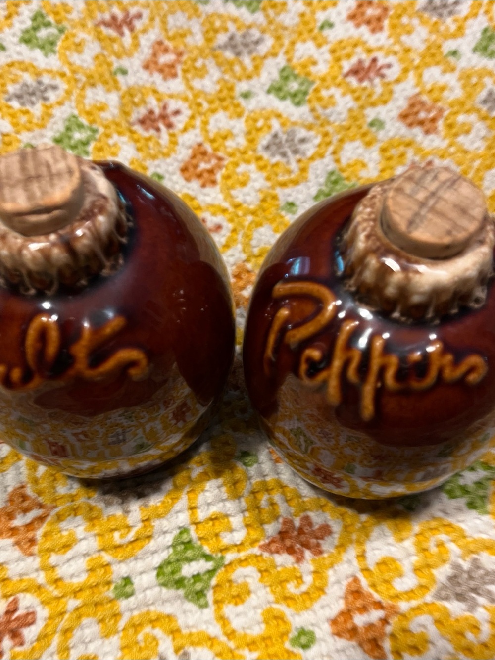 Vintage Hull Brown Glaze Drip Ware Salt Pepper Shakers Set with Original Cork - Picture 7 of 7